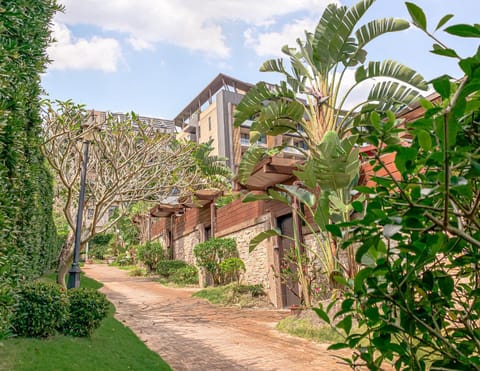 Property building, Nearby landmark, Neighbourhood, Natural landscape, Garden