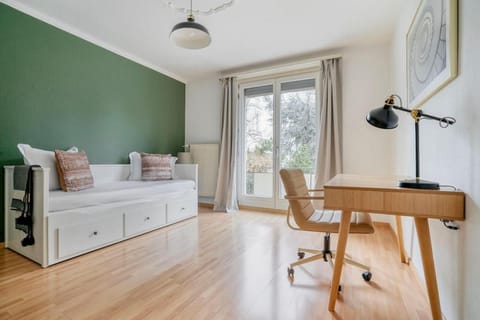 Olive Suite Zürich - 90 qm, 3 Schlafzimmer, Balkon & moderne Küche Apartment in Zurich City