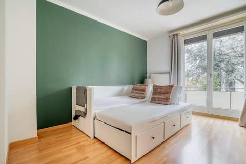 Olive Suite Zürich - 90 qm, 3 Schlafzimmer, Balkon & moderne Küche Apartment in Zurich City