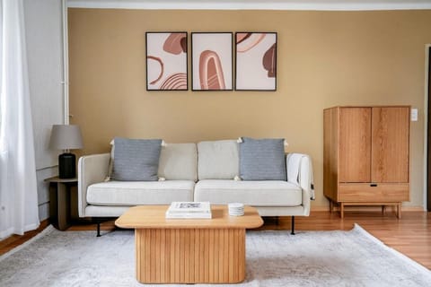 Olive Suite Zürich - 90 qm, 3 Schlafzimmer, Balkon & moderne Küche Apartment in Zurich City