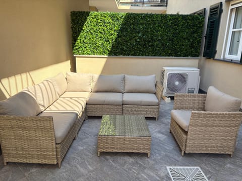 Patio, Day, Garden, View (from property/room), Balcony/Terrace, Living room, Seating area, Evening entertainment, Inner courtyard view, sunbed