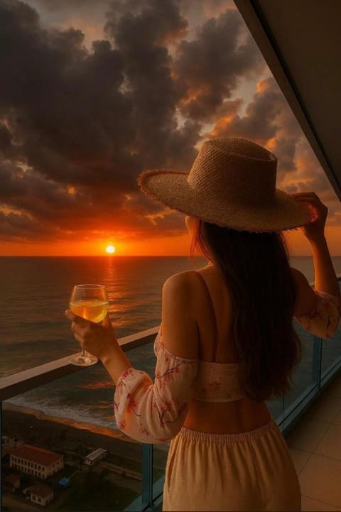 Property building, People, Natural landscape, View (from property/room), Balcony/Terrace, Sea view, Sunrise, Sunset, group of guests