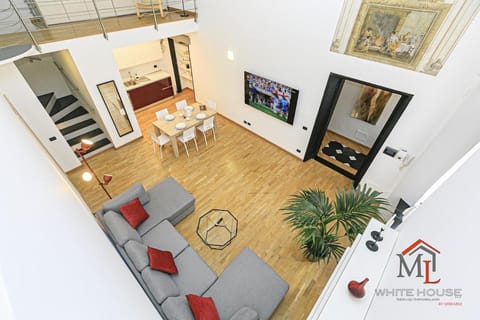 Kitchen or kitchenette, Living room, Seating area, Dining area, Evening entertainment