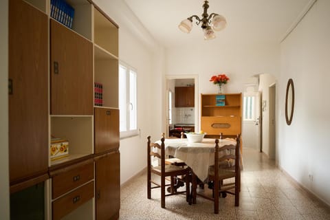 Communal lounge/ TV room, Kitchen or kitchenette, Living room, Seating area, Dining area