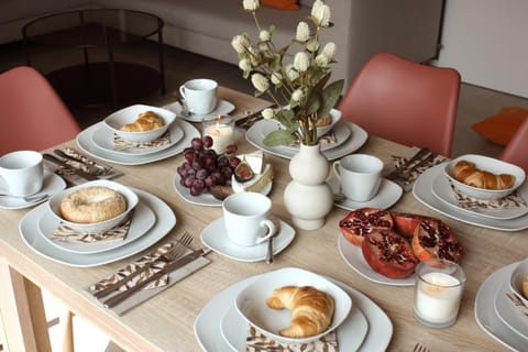 Food and drinks, Dining area, Food, Breakfast