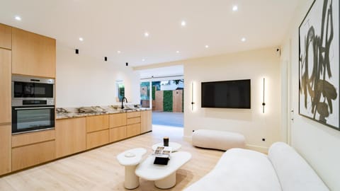 Communal lounge/ TV room, kitchen