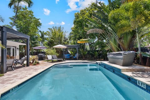 Day, Swimming pool, Swimming pool