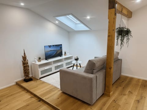 Communal lounge/ TV room, Communal lounge/ TV room, TV and multimedia, Living room, Seating area, Evening entertainment