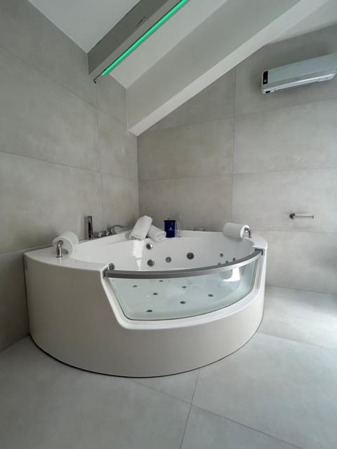Hot Tub, Bathroom, Bath