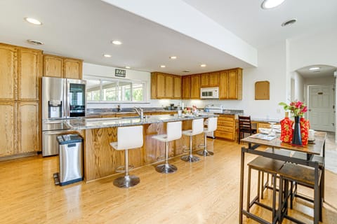 Steps to Clear Lake Hot Tub Haven in NorCal! House in Lakeport