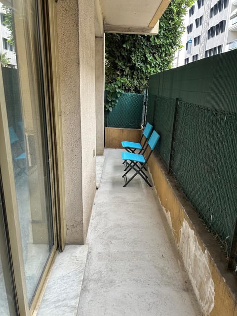 Deux pièces au centre-ville proche des plages et centres commerciaux Apartment in Nice