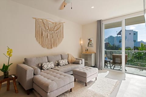 View (from property/room), Balcony/Terrace, Living room, Seating area, air conditioner