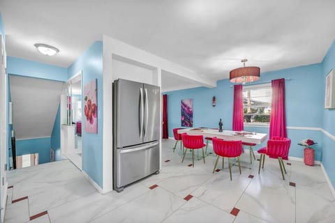 Little Paris- In Affluent University HTS Villa in Shaker Heights