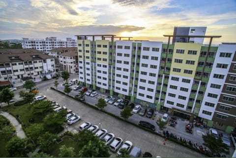 Property building, Neighbourhood, Street view, Location, Parking