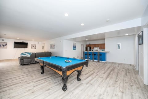 Big Sky Retreat - Home for 10 House in Ohio