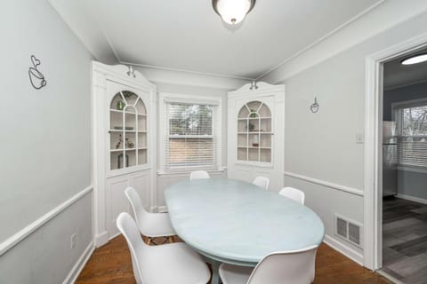 Kenwood Keys Suites - for 12 House in Cincinnati