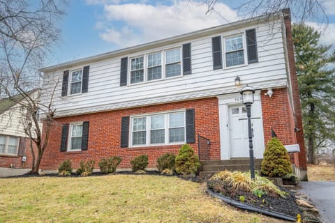 Kenwood Keys 1 - Cozy Stay for 6 House in Cincinnati