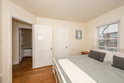 Kenwood Keys 1 - Cozy Stay for 6 House in Cincinnati