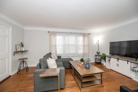 Kenwood Keys 1 - Cozy Stay for 6 House in Cincinnati