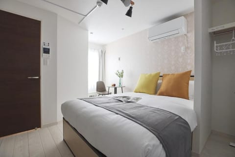 Bed, Living room