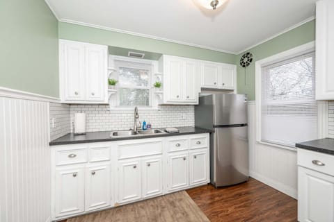 Kenwood Keys 2 - Stay for 6 House in Cincinnati