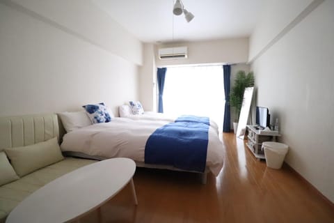 Bed, TV and multimedia, Living room, Bedroom, air conditioner