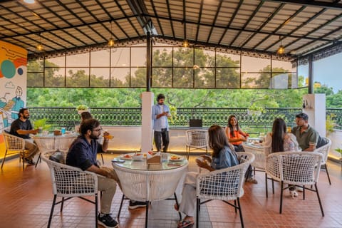Restaurant/places to eat, Day, People, Living room, Banquet/Function facilities, Seating area, group of guests
