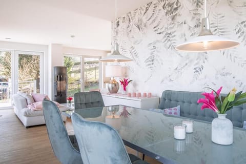 Living room, Seating area, Dining area