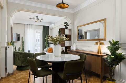 Seating area, Dining area