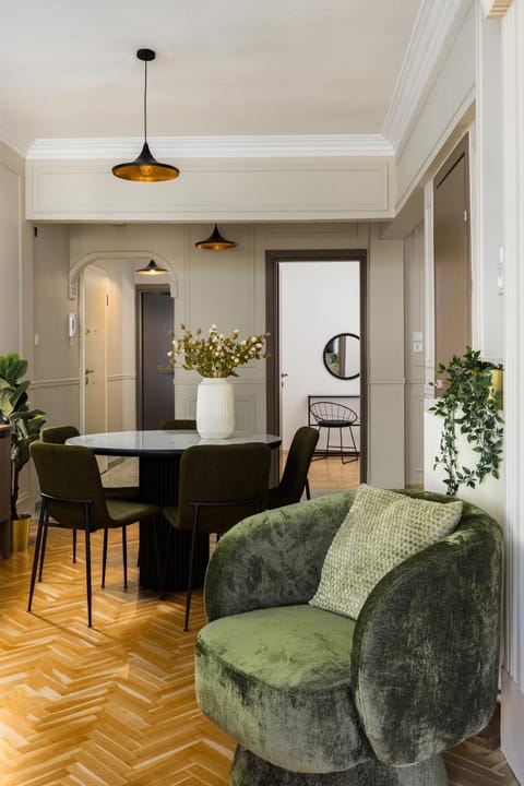 Living room, Seating area, Dining area