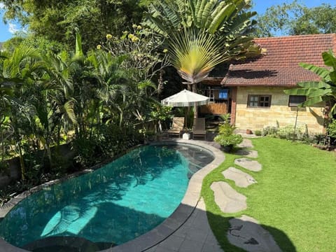 Property building, Day, Garden, Garden view, Pool view, Swimming pool, sunbed