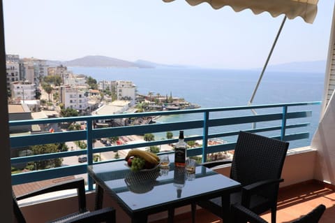 Day, View (from property/room), Balcony/Terrace, Seating area, Dining area, City view, Mountain view, Sea view