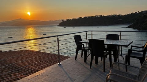 Patio, Day, Natural landscape, View (from property/room), Balcony/Terrace, Dining area, Mountain view, Sea view, Sunset