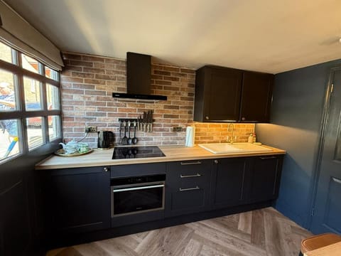 Charming Cottage in heart of town House in Christchurch