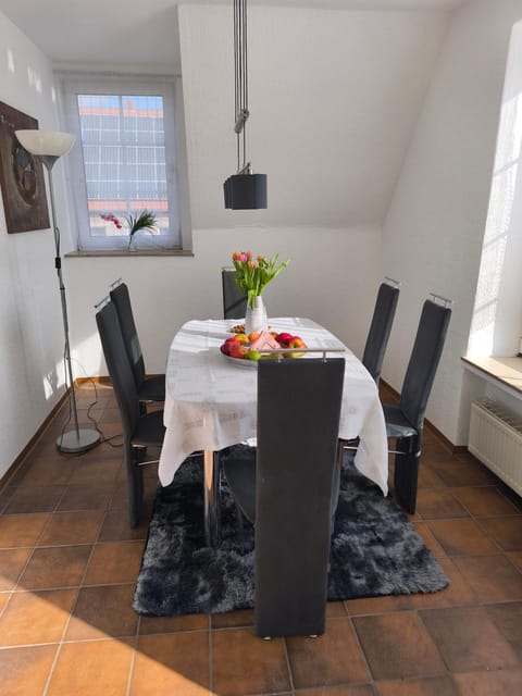 Seating area, Food