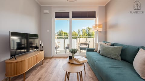 Bed, TV and multimedia, Living room, Photo of the whole room, Seating area