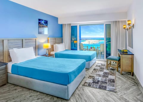 Bed, TV and multimedia, Photo of the whole room, Bedroom, Sea view, hair dresser