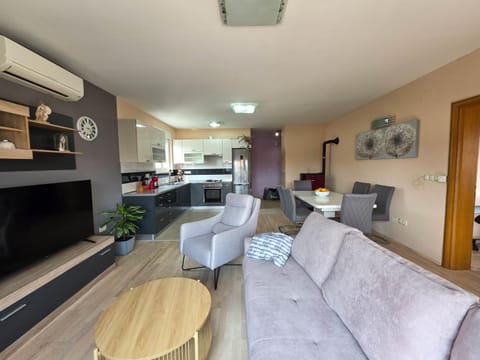 Communal lounge/ TV room, Living room, Seating area, air conditioner