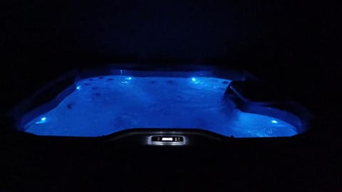 Hot Tub, Hot Tub, Spa and wellness centre/facilities