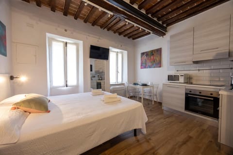 Bed, TV and multimedia, Kitchen or kitchenette, Photo of the whole room