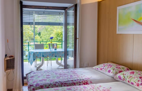 Bed, View (from property/room), Balcony/Terrace, Photo of the whole room, Bedroom