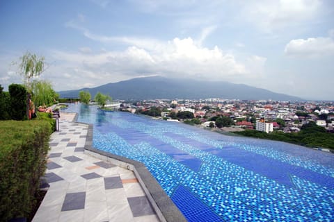 Natural landscape, Mountain view, Pool view, Swimming pool