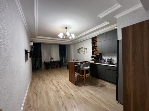 Dining area, minibar