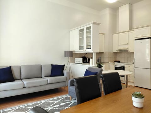 Kitchen or kitchenette, Living room, Seating area, Dining area