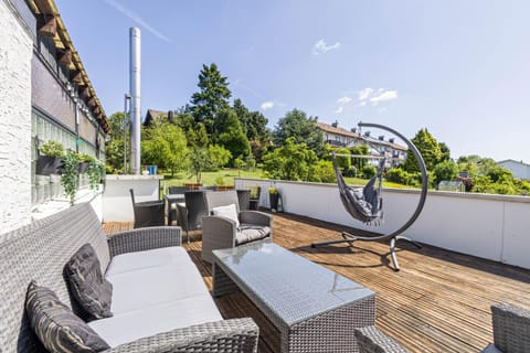 Property building, Balcony/Terrace, Living room