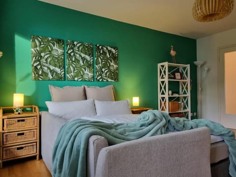 Bed, Bedroom