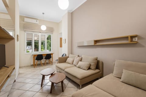 TV and multimedia, Living room, Seating area, air conditioner