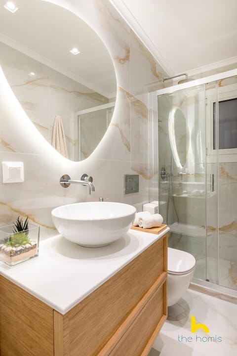 Radiant 3BR in Pireas Near Marina Zeas and Metro Apartment in Pireas