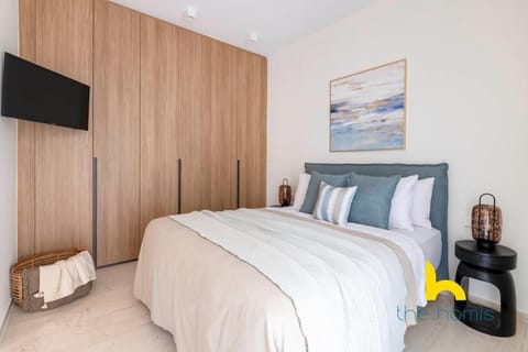 Radiant 3BR in Pireas Near Marina Zeas and Metro Apartment in Pireas