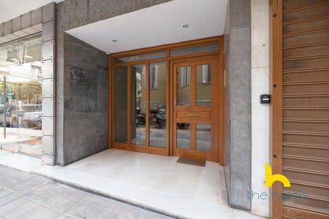 Radiant 3BR in Pireas Near Marina Zeas and Metro Apartment in Pireas